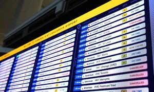 《东海岸风暴来袭冲击航班运行 多家航空公司发布改签豁免政策》