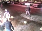 俄罗斯男子被逐出酒吧后又返回放火 结果自己裤子被点着