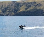两次驾驶小型飞机非法降落美海军基地并盗窃军车，加州一男子认罪