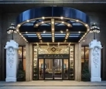 英皇娱乐，把酒店大堂金砖卖了