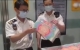 2人带144个Labubu入境被海关查获