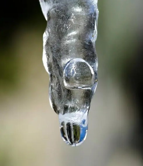 一首《水是冰的泪》，听哭了，想念了，送给你回忆中的人！