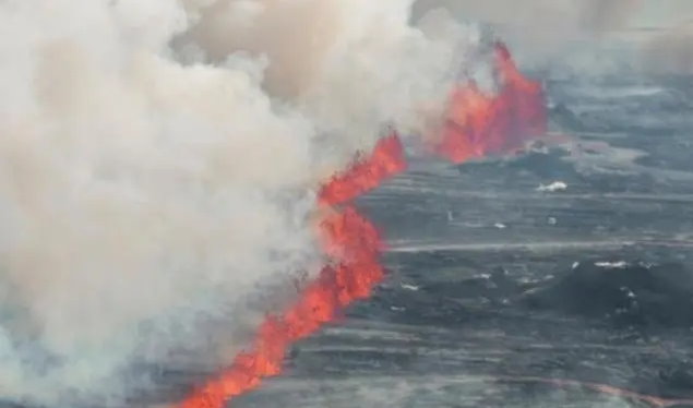 冰岛火山喷发威力巨大：当地高度戒备 附近人群被疏散