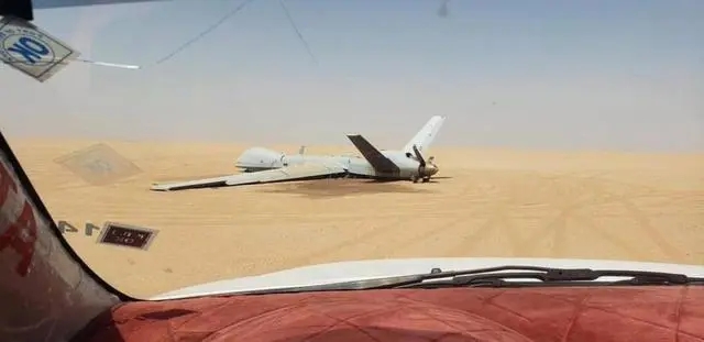 胡塞武装称又击落1架美军“死神”无人机 现场曝光：机身完整趴窝沙漠中