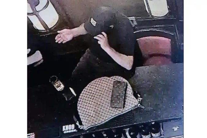 美国土安全部长丢包案：窃贼刷卡在餐厅吃喝