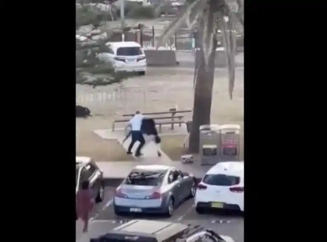 “人间炼狱”,澳邦迪滩枪击事件目击者:两名枪手“扫射”受害者,枪击持续约10分钟