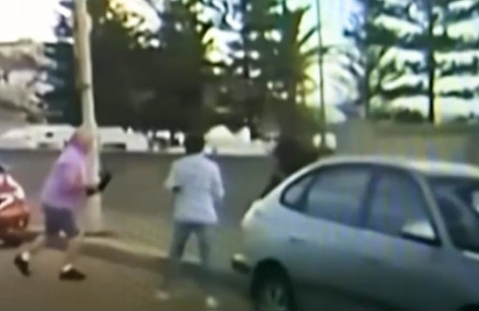 澳媒披露:悉尼邦迪滩枪击案中有4人挺身阻止,其中3人不幸死亡、1人身中五枪