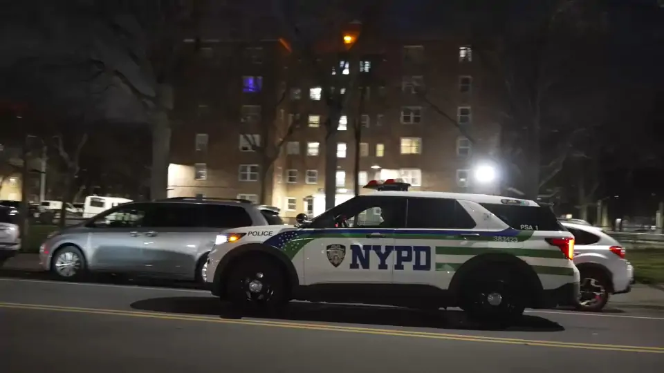 公寓内发生致命刺杀案 一母亲身亡 16岁儿子受伤送医